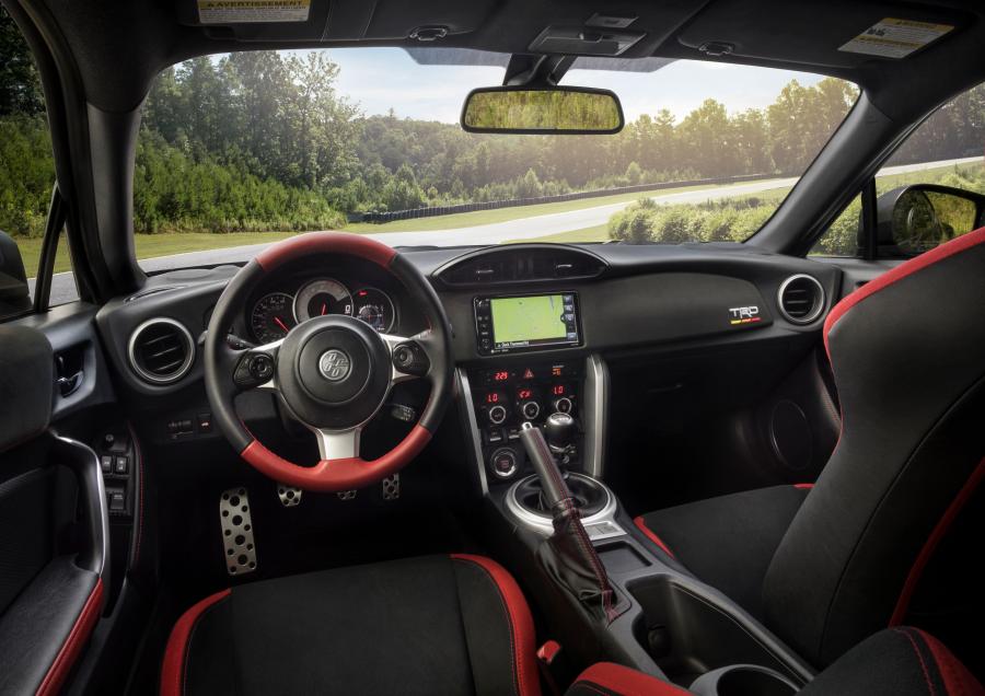 Торпедо Toyota GT 86 TRD Special Edition 2018 года  (NA) (фото 34 из 40)
